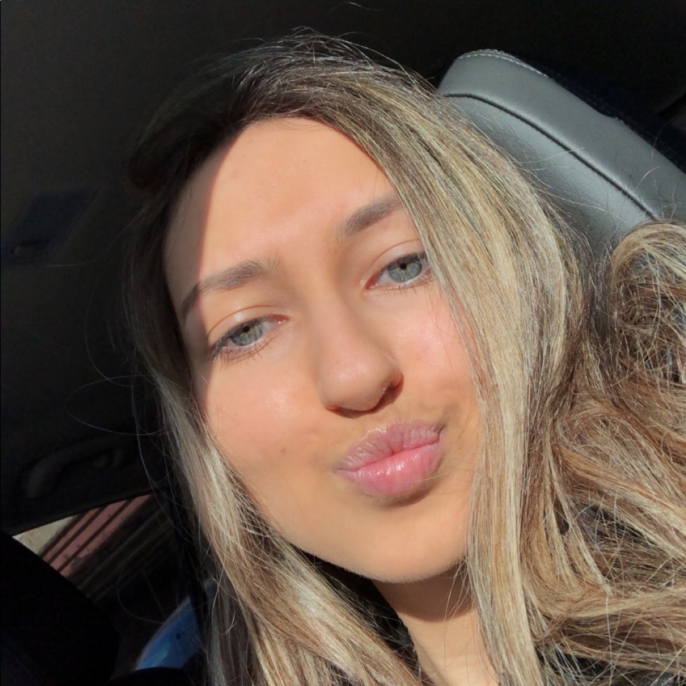 Meet your Posher, Dana